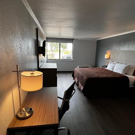 Super 8 By Wyndham Fort Worth Entertainment District Ngoại thất bức ảnh