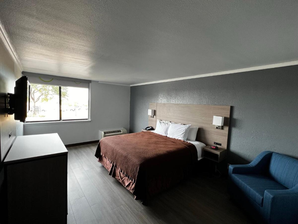 Super 8 By Wyndham Fort Worth Entertainment District Ngoại thất bức ảnh