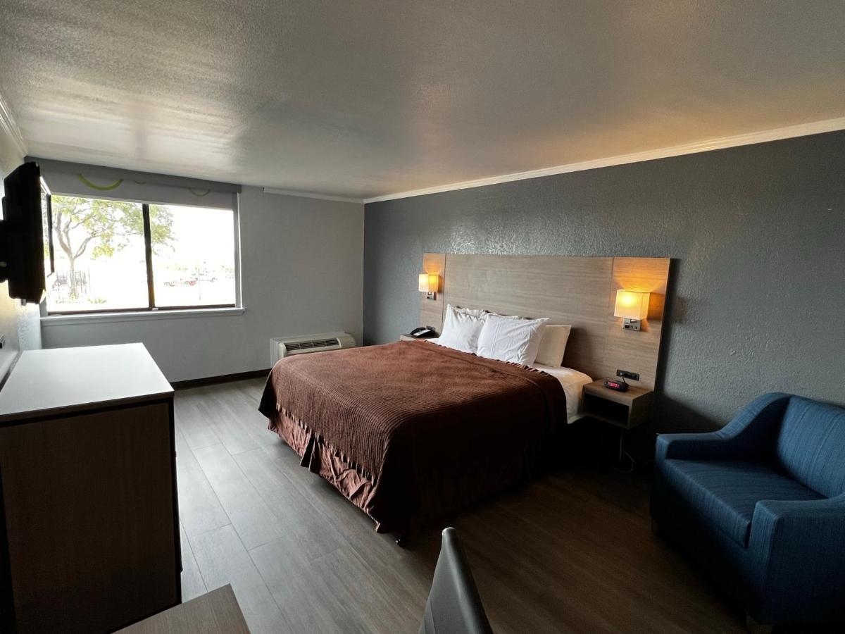 Super 8 By Wyndham Fort Worth Entertainment District Ngoại thất bức ảnh