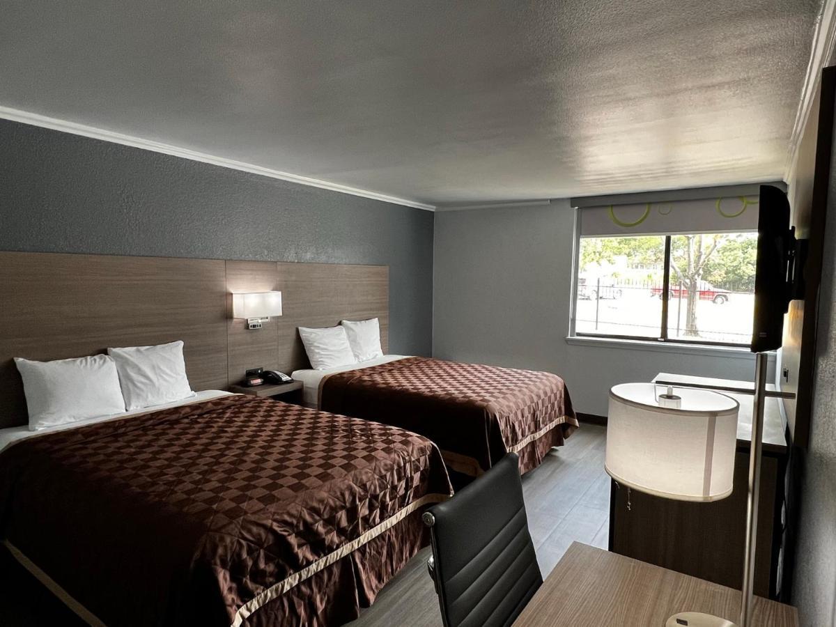 Super 8 By Wyndham Fort Worth Entertainment District Ngoại thất bức ảnh