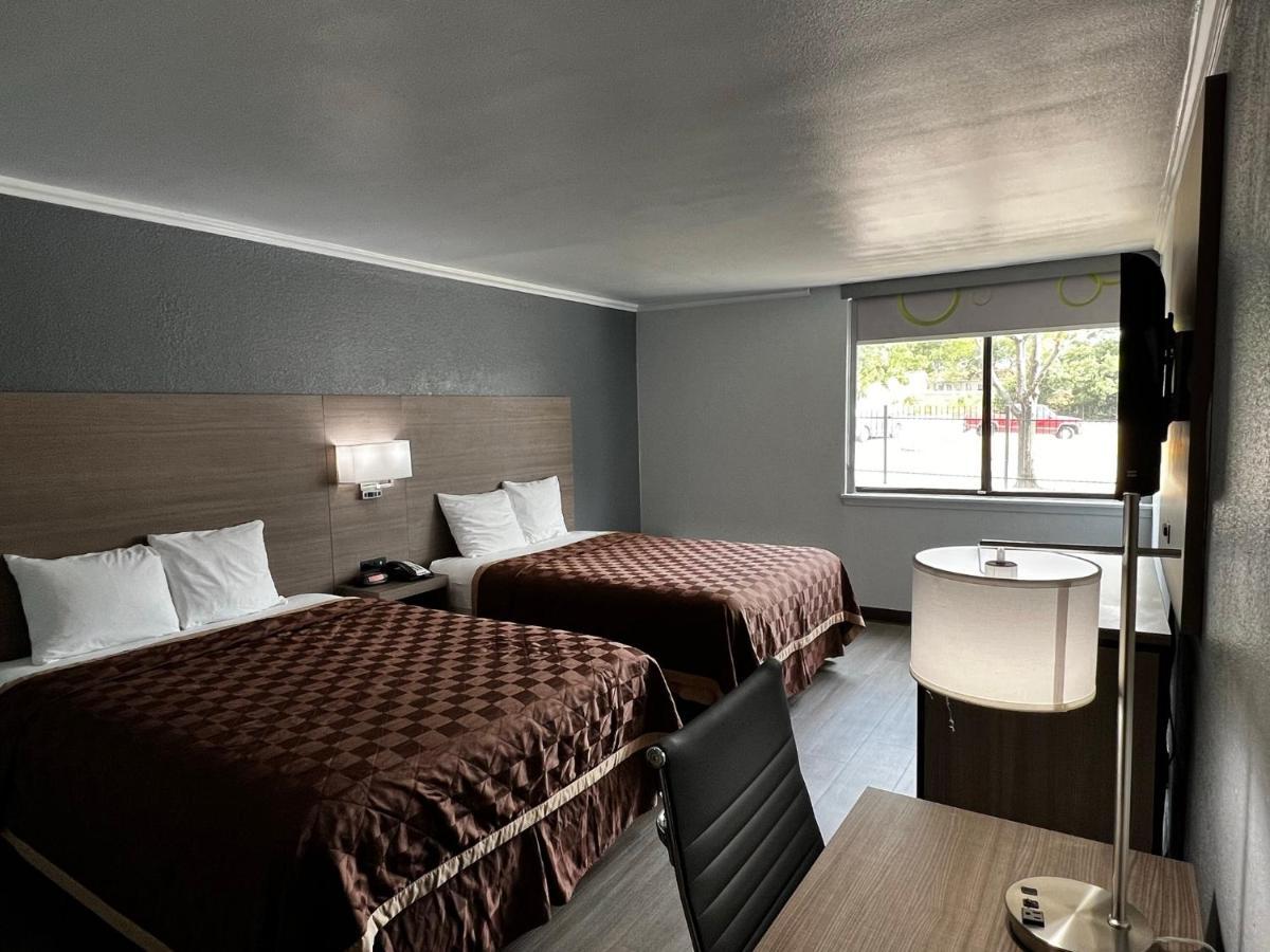 Super 8 By Wyndham Fort Worth Entertainment District Ngoại thất bức ảnh