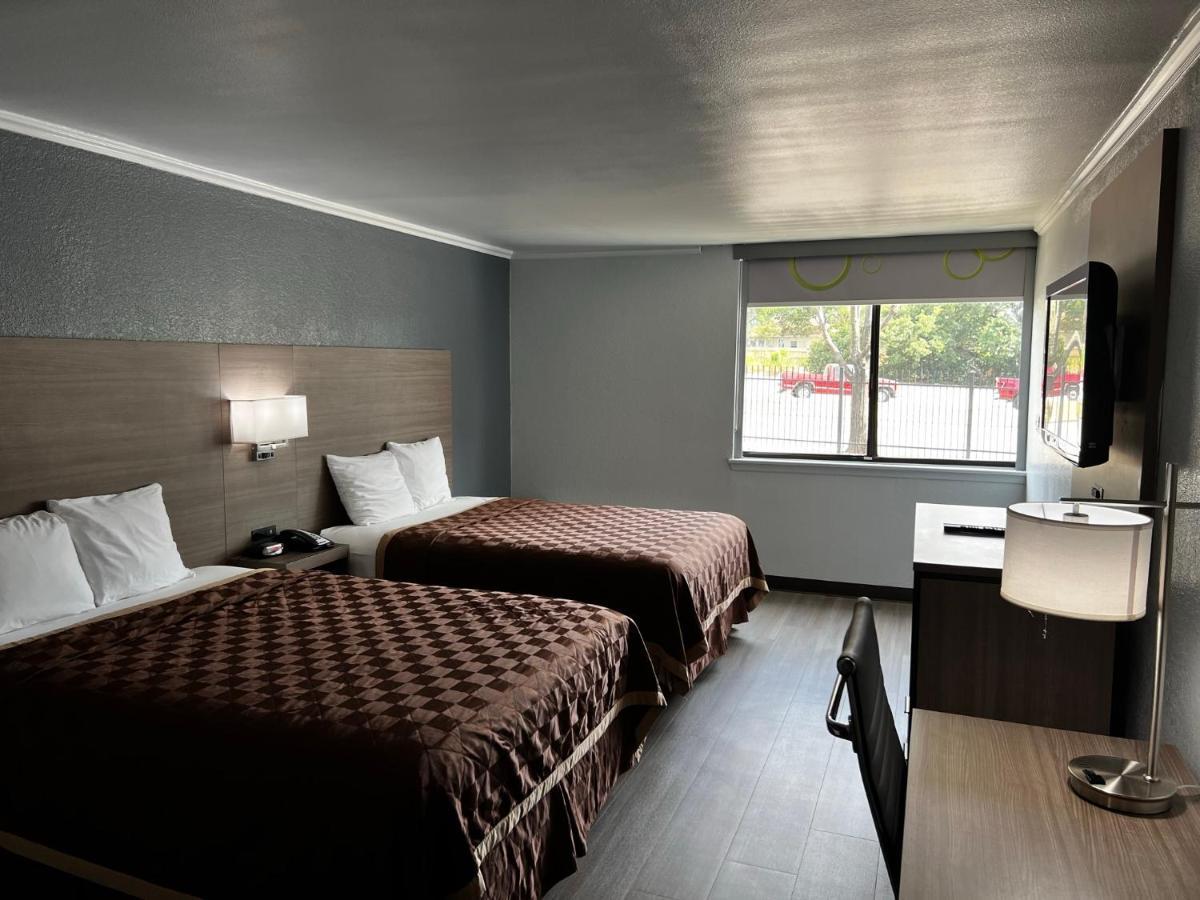 Super 8 By Wyndham Fort Worth Entertainment District Ngoại thất bức ảnh